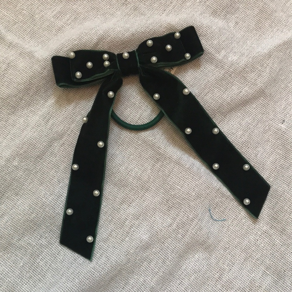 J crew green velvet and pearls ponytail holder
